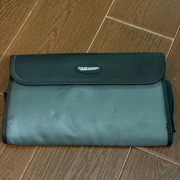 Case Logic CD DVD media pouch Velcro closure black silver four pocket disk slots - Picture 3 of 10